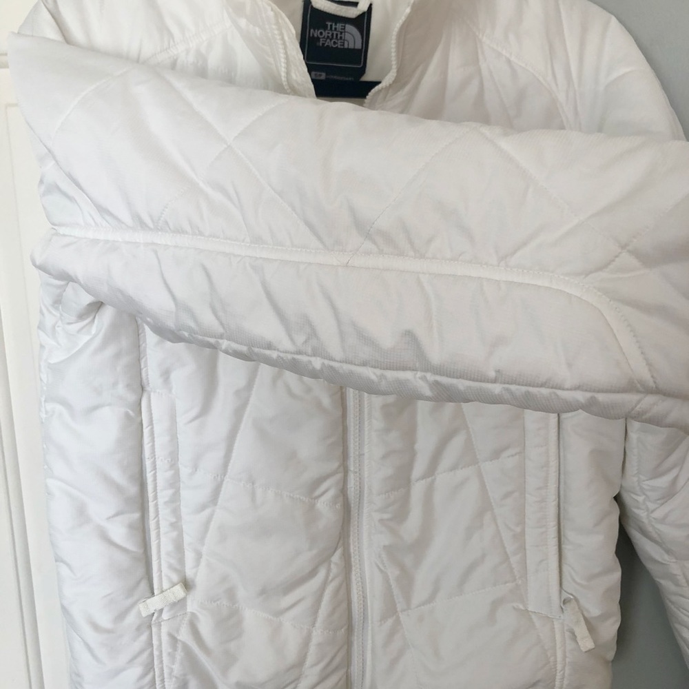 Small white North Face jacket ❄️ - Picture 4 of 8